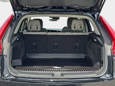 Used 2020 Cadillac XT4 Luxury w/ Cold Weather Package FWD image 14