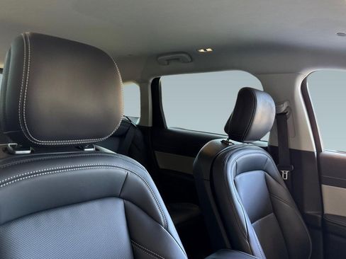 Used 2024 Lincoln Nautilus Premier image 13