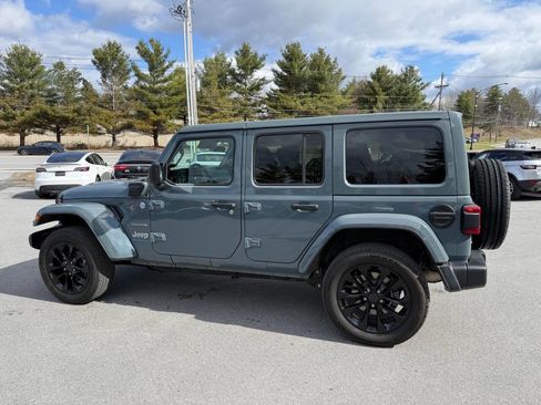 Used 2024 Jeep Wrangler Unlimited Sahara AWD/4WD image 7