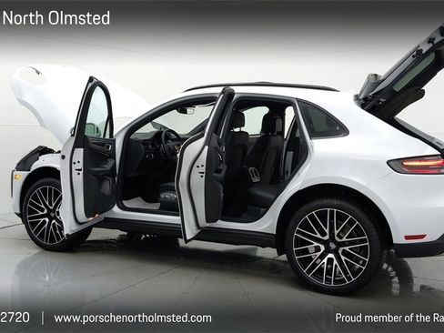 Used 2022 Porsche Macan image 14