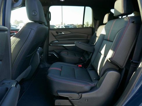 New 2026 Chevrolet Traverse RS image 18