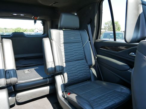 Used 2023 Cadillac Escalade Sport Platinum w/ LPO, ONYX Package AWD/4WD image 14