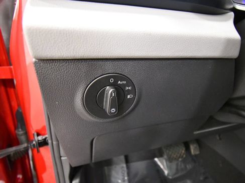 Used 2023 Volkswagen Taos SE w/ Panoramic Sunroof Package AWD/4WD image 20
