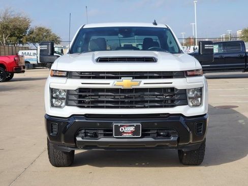 Used 2025 Chevrolet Silverado 2500 Custom w/ Custom Value Package image 9