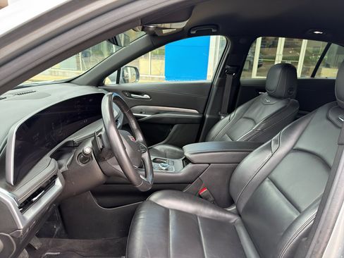 Used 2024 Cadillac XT4 Premium Luxury FWD image 4