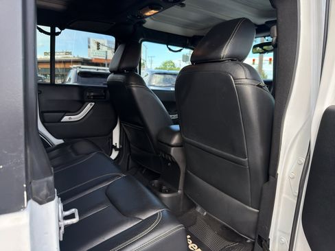Used 2017 Jeep Wrangler Unlimited Sahara w/ Dual Top Group AWD/4WD image 17