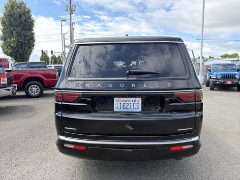 Used 2023 Jeep Wagoneer L Series II AWD/4WD image 4