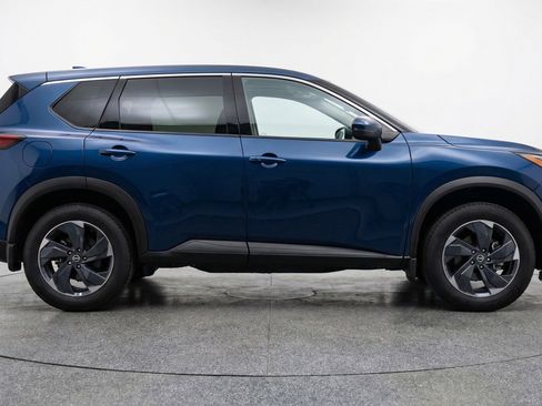 Used 2025 Nissan Rogue SV FWD image 11
