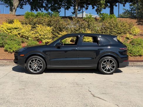Used 2023 Porsche Cayenne AWD/4WD image 5
