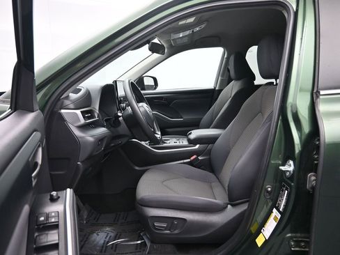 Used 2023 Toyota Highlander L image 26