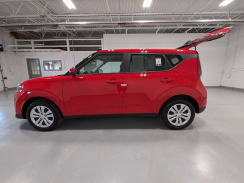 Used 2025 Kia Soul LX FWD image 12