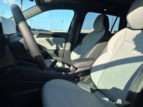 New 2026 Volkswagen Tiguan SE R-Line AWD/4WD image 11