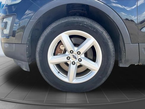 Used 2016 Ford Explorer XLT w/ Equipment Group 202A AWD/4WD image 39