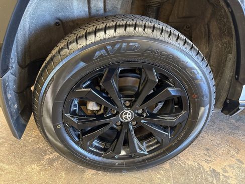 Used 2024 Toyota RAV4 SE w/ Convenience Package image 12