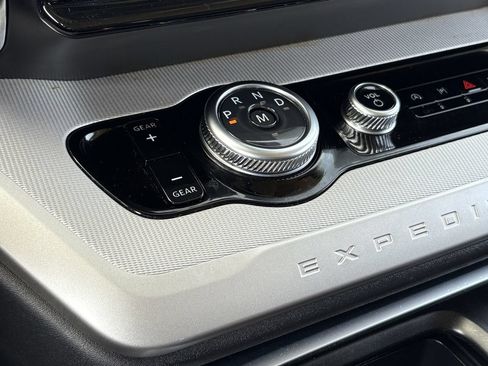 Used 2025 Ford Expedition Max Active RWD image 19