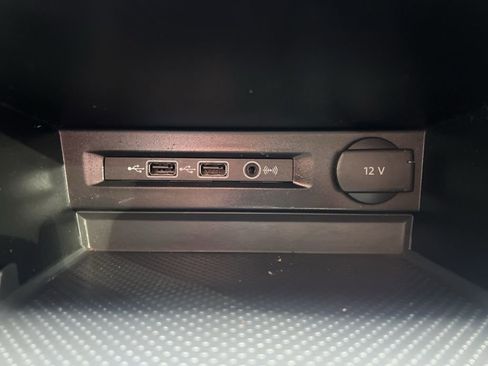 Used 2018 Volkswagen Tiguan SE image 30