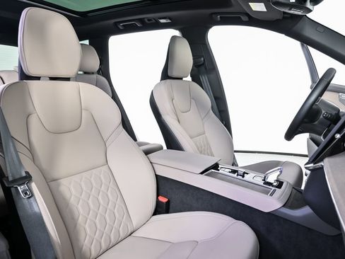 Used 2025 Volvo XC90 B5 Plus image 24