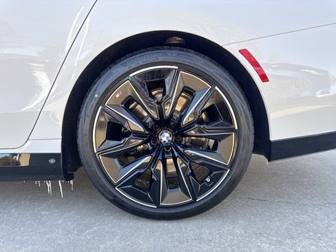 New 2026 BMW 750e xDrive w/ Executive Package image 27