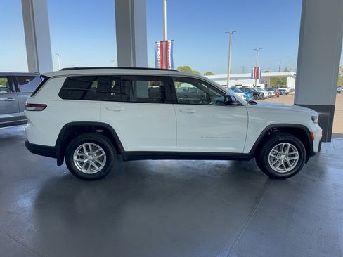 Used 2025 Jeep Grand Cherokee L Laredo image 5