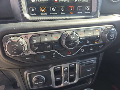 Used 2021 Jeep Wrangler Unlimited Sahara AWD/4WD image 21