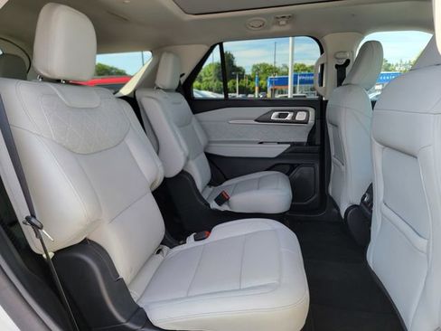 Certified 2025 Ford Explorer Platinum w/ LUX Leather Package AWD/4WD image 24