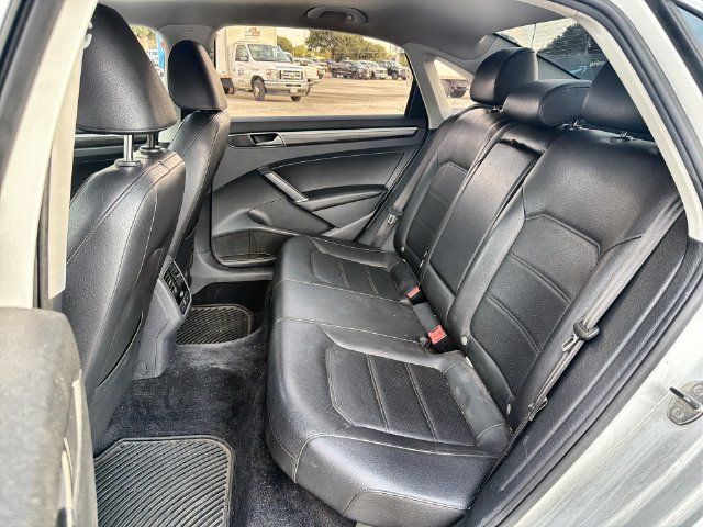 Used 2018 Volkswagen Passat 2.0T SE FWD image 22