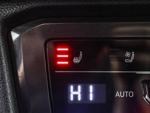 Used 2023 Volkswagen Tiguan SEL R-Line image 11