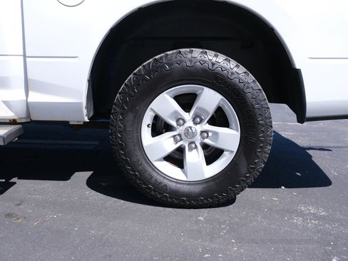 Used 2017 RAM 1500 Express AWD/4WD image 14