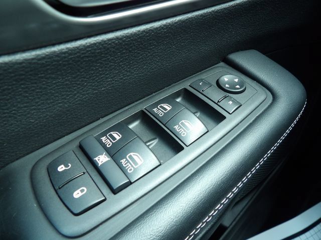 Used 2025 Chrysler Pacifica Select FWD image 30