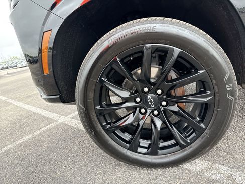 Used 2025 Chevrolet Suburban Z71 w/ Comfort Package image 19