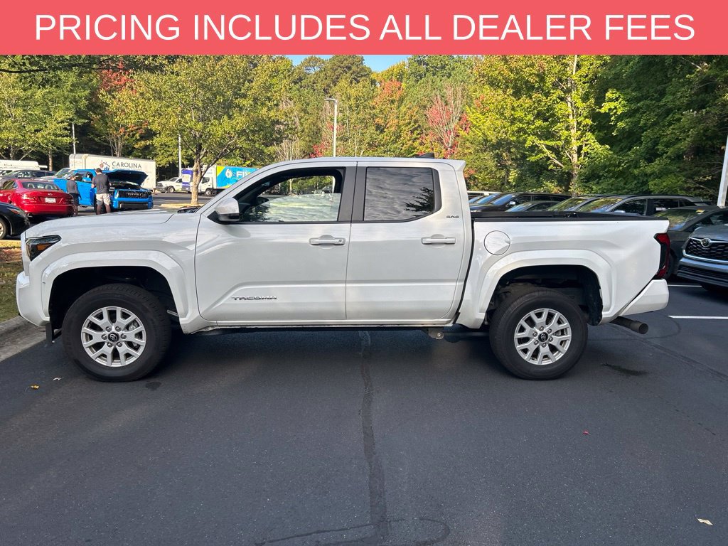 Used 2025 Toyota Tacoma SR5 AWD/4WD image 5