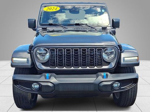Used 2024 Jeep Wrangler Unlimited w/ Convenience Group AWD/4WD image 3