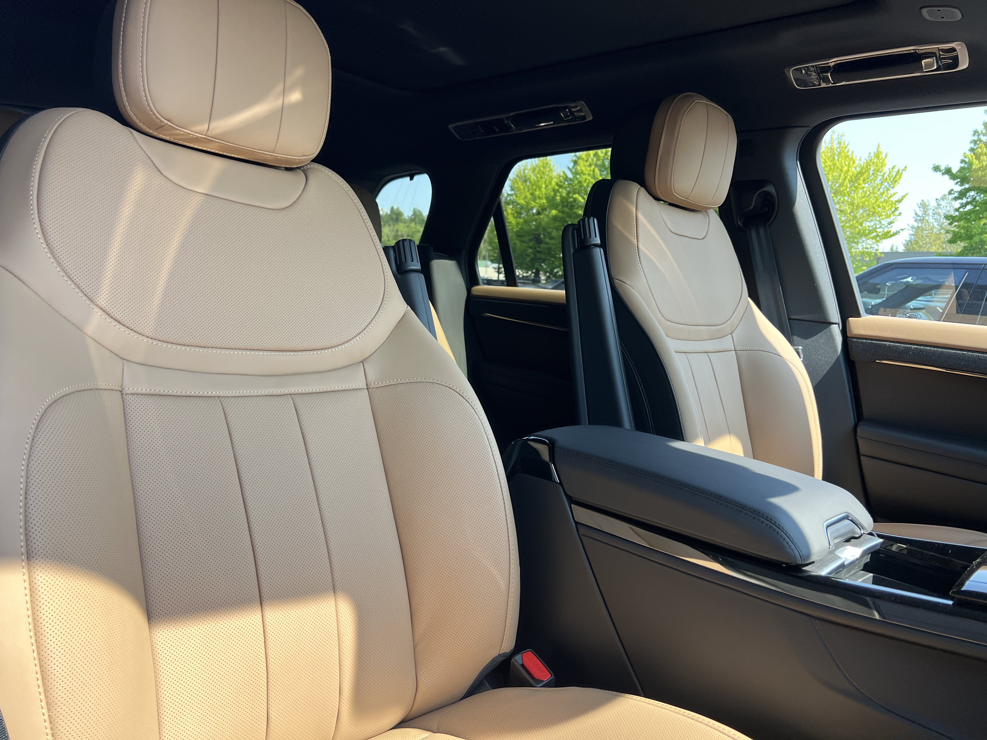 New 2025 Land Rover Range Rover Sport Dynamic SE AWD/4WD image 12
