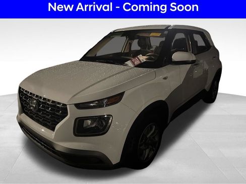 Used 2024 Hyundai Venue SE FWD image 2
