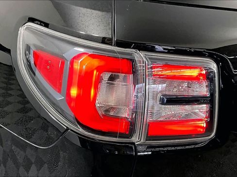 Used 2016 GMC Acadia Denali image 28