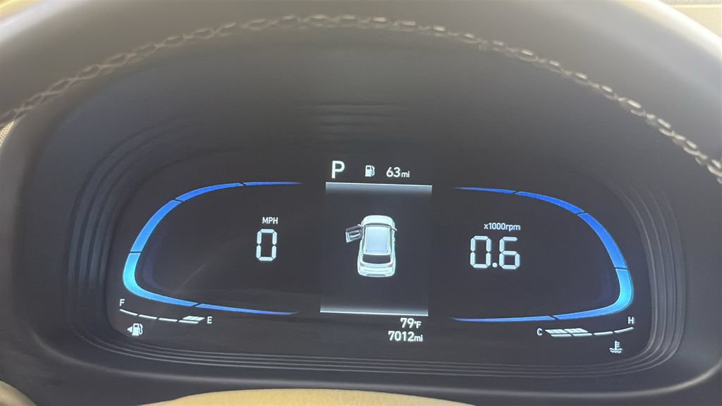 Used 2025 Hyundai Venue Limited FWD image 17