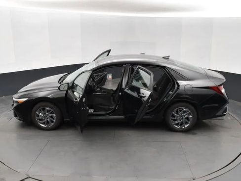 Used 2024 Hyundai Elantra SEL FWD image 7
