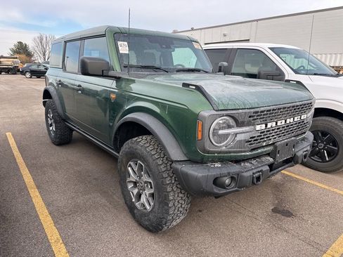 Used 2025 Ford Bronco Badlands image 5