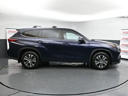 Used 2023 Toyota Highlander XLE image 9