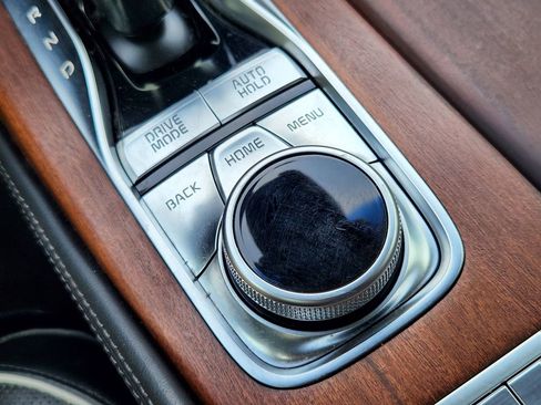 Used 2019 Kia K900 Luxury image 19