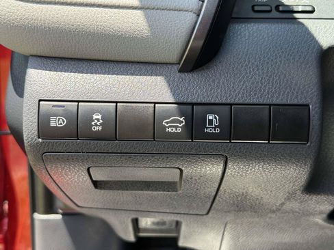 Used 2022 Toyota Camry SE FWD image 18