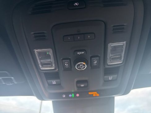 Used 2021 Cadillac Escalade ESV Premium Luxury image 31