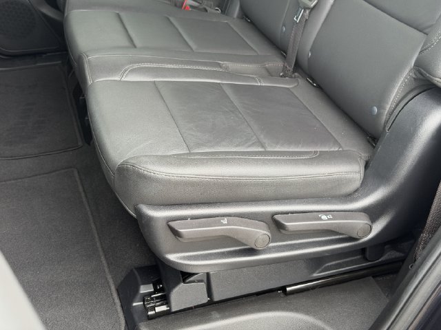 Used 2025 Chevrolet Tahoe Z71 AWD/4WD image 24