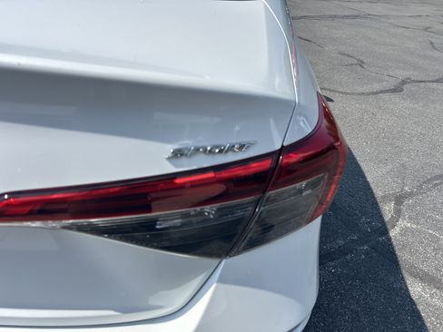 Used 2022 Honda Civic Sport image 9
