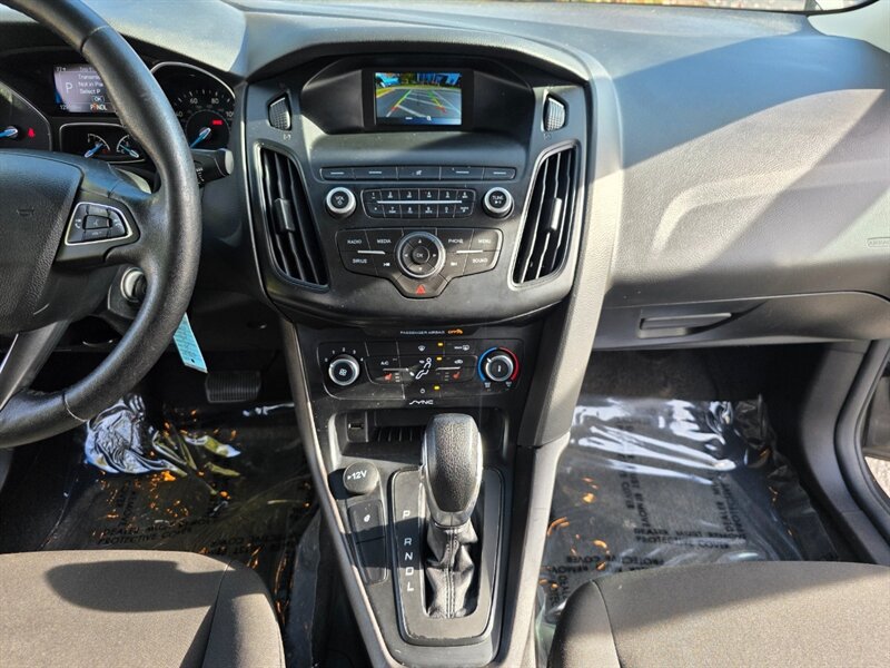 Used 2018 Ford Focus SE w/ Cold Weather Package FWD image 39