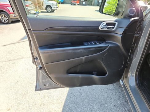 Used 2021 Jeep Grand Cherokee Laredo X RWD image 16