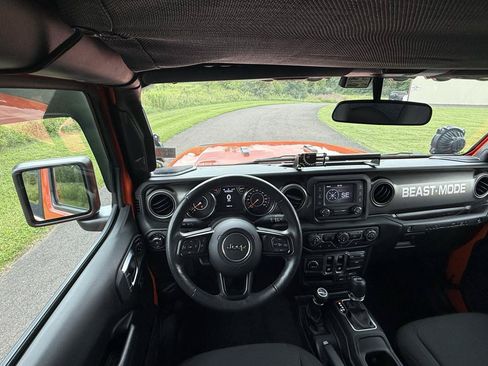 Used 2019 Jeep Wrangler Sport AWD/4WD image 38