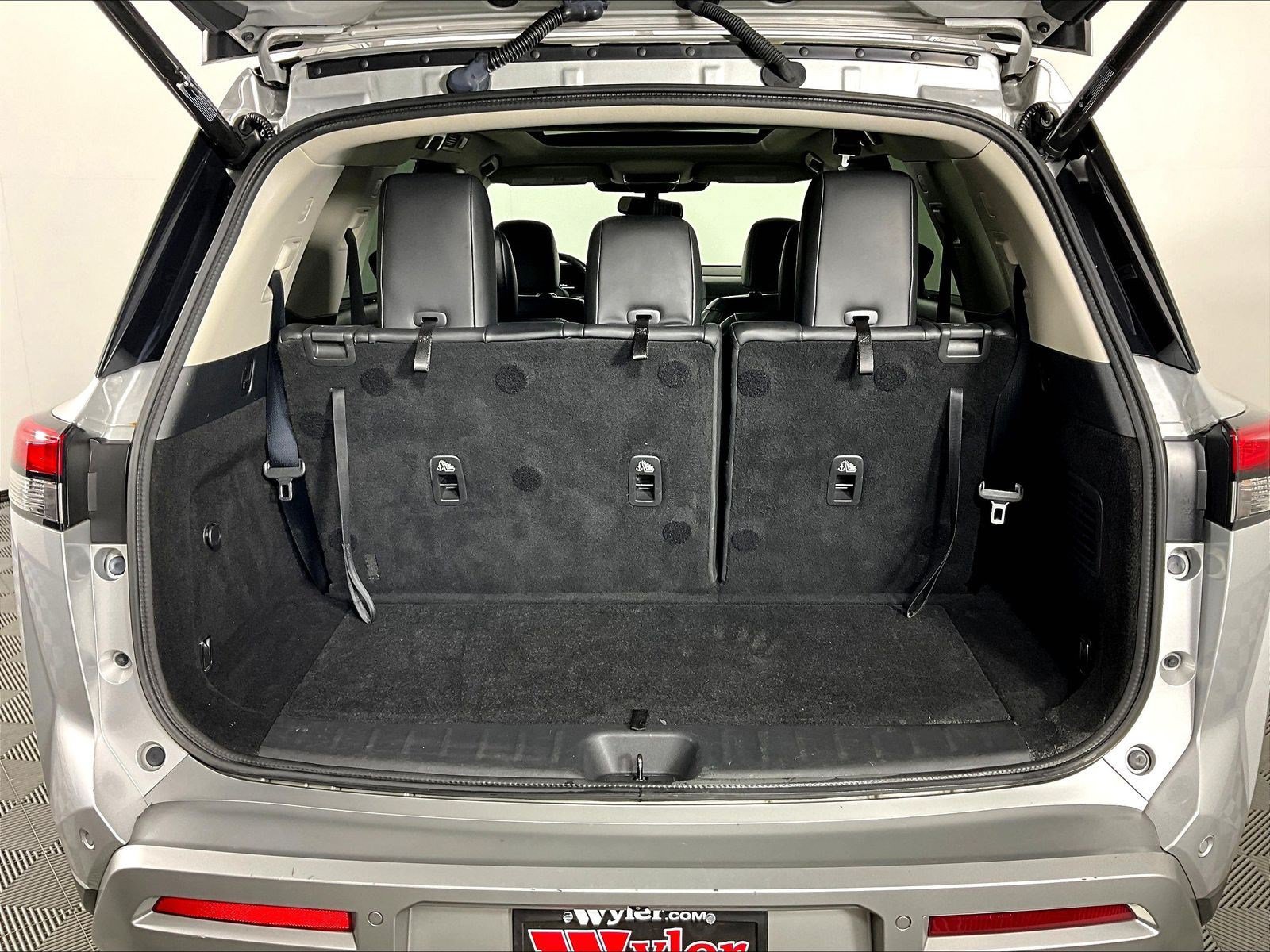 Certified 2022 Nissan Pathfinder Platinum w/ Cargo Package AWD/4WD image 36