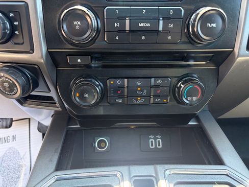 Used 2016 Ford F150 XLT w/ Equipment Group 302A Luxury AWD/4WD image 12