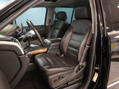 Used 2017 GMC Yukon Denali w/ Open Road Package AWD/4WD image 3